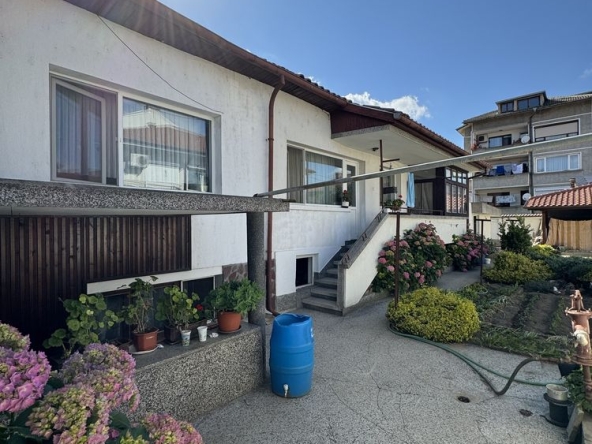 Дава се под наем Къща в Севлиево - 100 кв.м за 255 € - Снимка #1