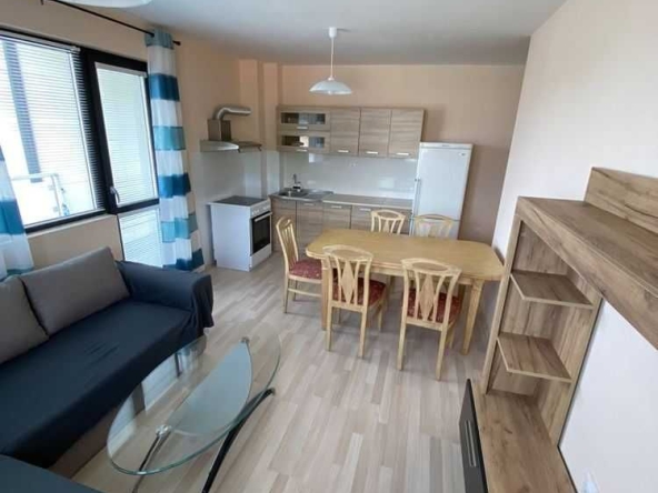 Дава се под наем Тристаен апартамент в Варна, Център - 80 кв.м за 398.82 € - Снимка #1