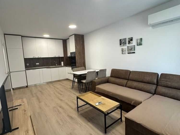 Дава се под наем Двустаен апартамент в Варна, Център - 72 кв.м за 548.25 € - Снимка #1