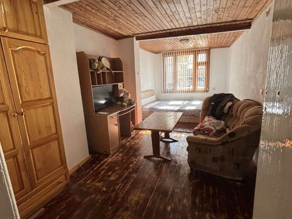 Дава се под наем Етаж от къща в Самоков - 50 кв.м за 259.08 € - Снимка #1