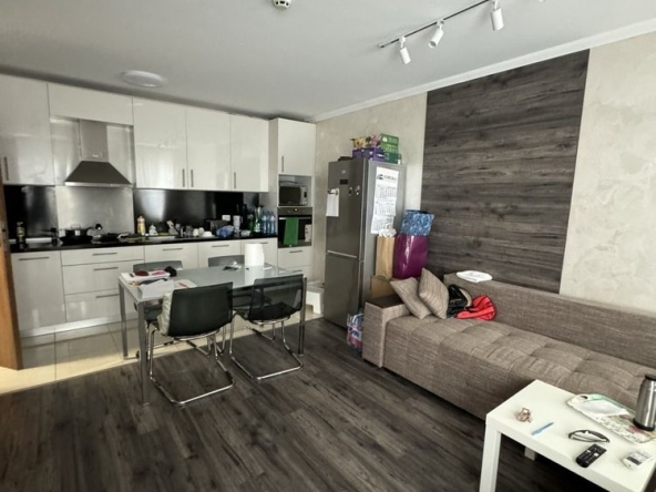 Двустаен апартамент в Плевен, Идеален център - 70 кв.м за 984 €/кв.м - Снимка #1