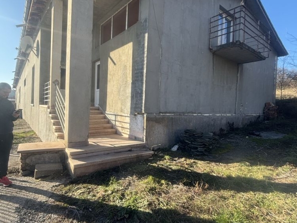 Промишлена сграда в Брезник - 800 кв.м за 313 €/кв.м - Снимка #1