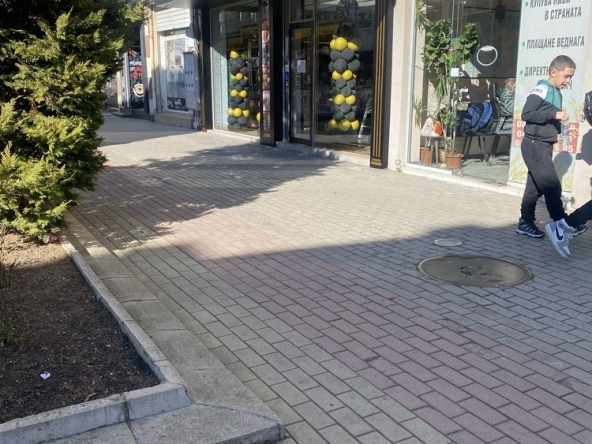 Дава се под наем Магазин в Казанлък - 22 кв.м за 448.8 € - Снимка #1