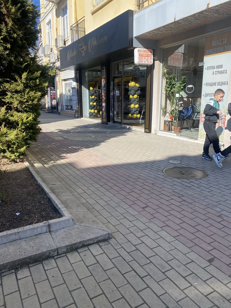 Дава се под наем Магазин в Казанлък - 22 кв.м за 448.8 € - Снимка #1