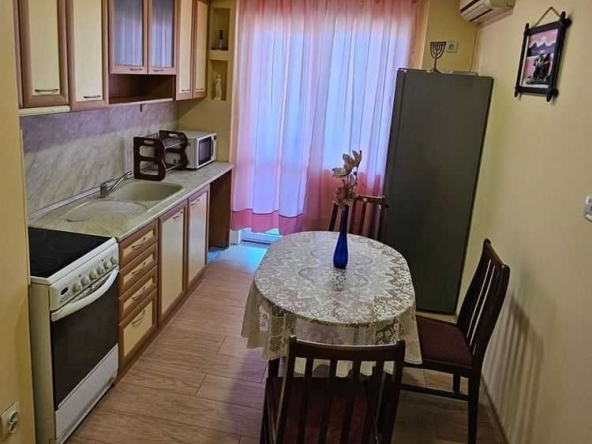Дава се под наем Тристаен апартамент в Пловдив, Изгрев - 67 кв.м за 359.04 € - Снимка #1