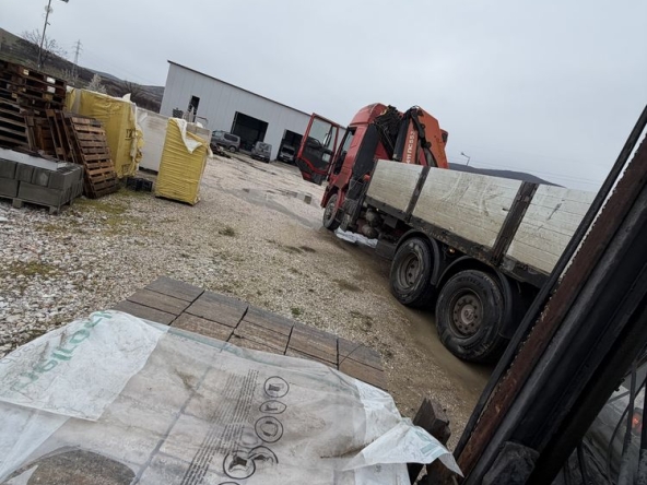 Дава се под наем Склад в Перущица - 3000 кв.м за 5.1 € - Снимка #1