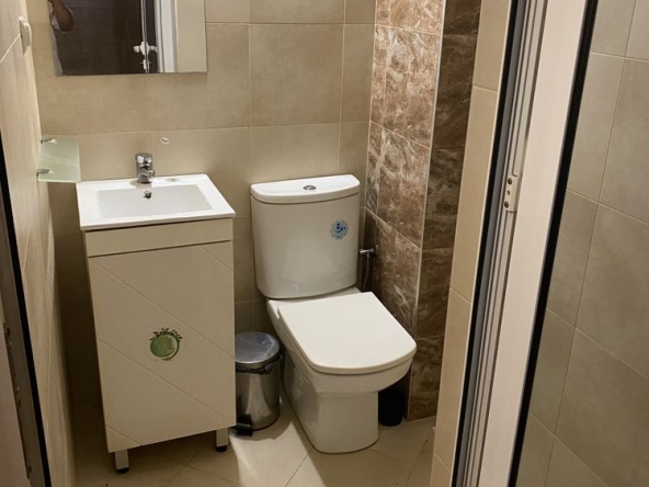 Дава се под наем Едностаен апартамент в София, Докторски паметник - 16 кв.м за 127.5 € - Снимка #1