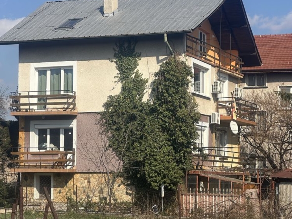 Дава се под наем Етаж от къща в с. Волуяк, Област София-град - 69 кв.м за 468.69 € - Снимка #1