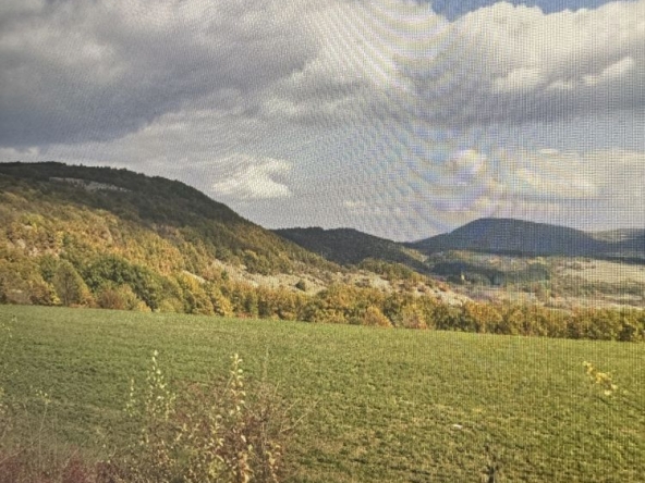 Земеделски имот в с. Божурка, Област Търговище -  кв.м за 2267 €/дка - Снимка #1