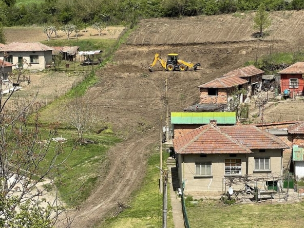 Парцел в с. Ореш, Област Велико Търново - 2500 кв.м за 3 €/кв.м - Снимка #1