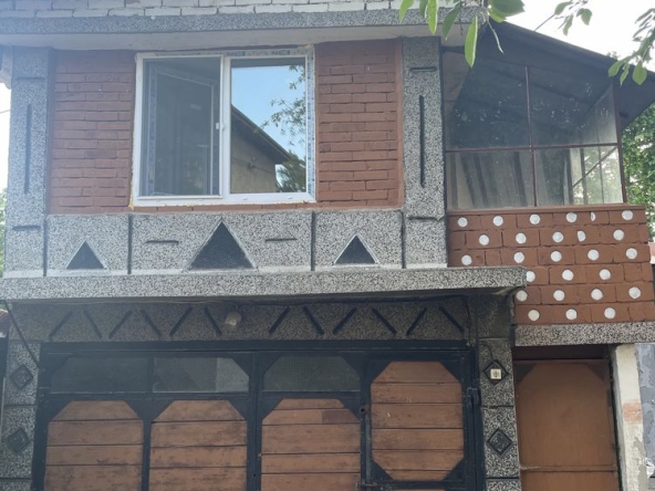 Дава се под наем Къща в Божурище - 37 кв.м за 348.84 € - Снимка #1