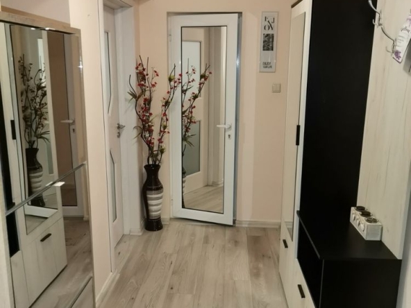 Дава се под наем Тристаен апартамент в Варна, Зимно кино Тракия - 82 кв.м за 448.8 € - Снимка #1