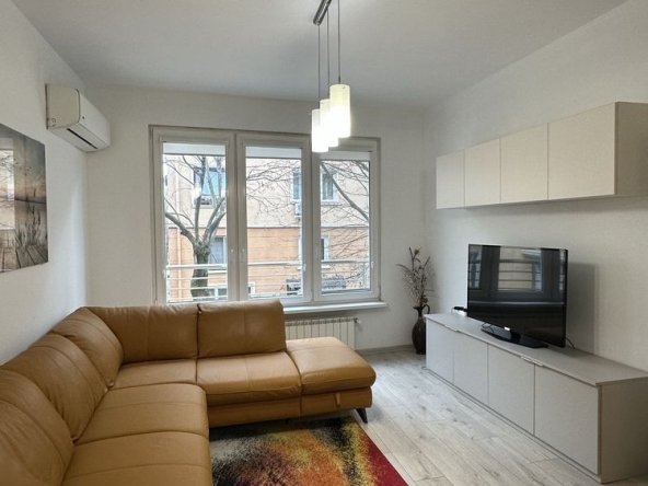 Дава се под наем Двустаен апартамент в София, Оборище - 60 кв.м за 1097.01 € - Снимка #1