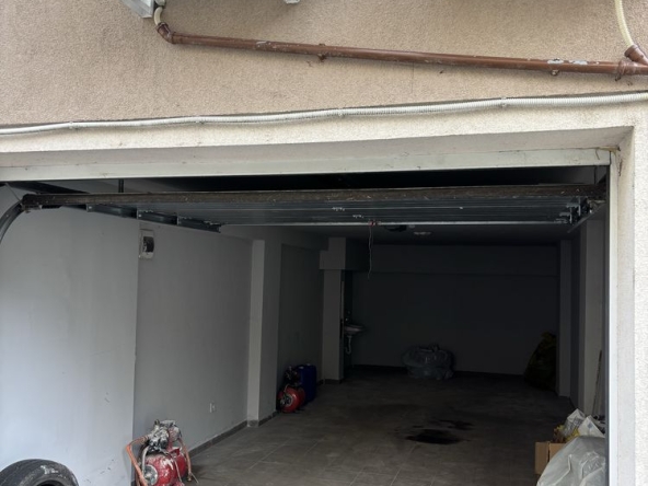 Дава се под наем Гараж / Паркомясто в София, Хаджи Димитър - 31 кв.м за 323.85 € - Снимка #1