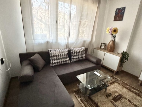 Дава се под наем Тристаен апартамент в Благоевград, Запад - 75 кв.м за 318.75 € - Снимка #1