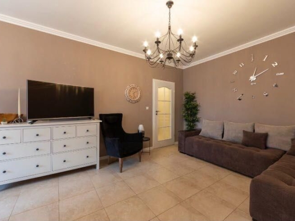 Дава се под наем Двустаен апартамент в София, Докторски паметник - 80 кв.м за 697.17 € - Снимка #1