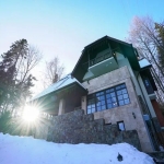 Дава се под наем Къща в к.к. Пампорово - 690 кв.м за 994.5 € - Снимка #1