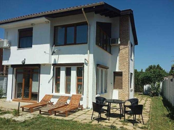 Къща в с. Гюльовца, Област Бургас - 121 кв.м за 1447 €/кв.м - Снимка #1