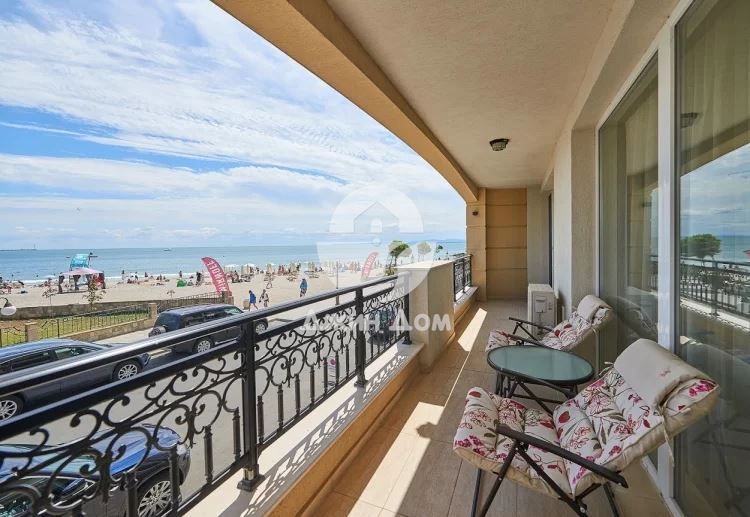 Тристаен апартамент в Поморие - 91 кв.м за 2338 €/кв.м - Снимка #1