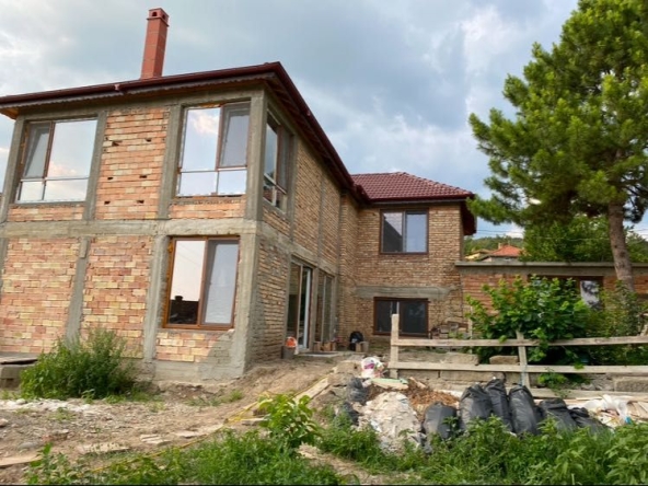 Къща в с. Янково, Област Шумен - 300 кв.м за 277 €/кв.м - Снимка #1