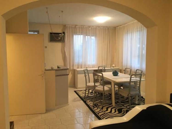 Дава се под наем Тристаен апартамент в Пловдив, Христо Смирненски - 93 кв.м за 408 € - Снимка #1