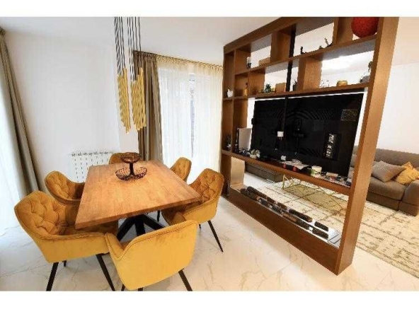 Дава се под наем Тристаен апартамент в София, Оборище - 78 кв.м за 408 € - Снимка #1