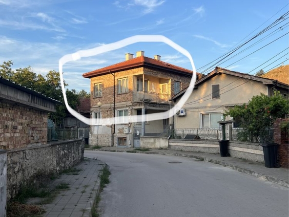 Етаж от къща в Белослав - 266 кв.м за 231 €/кв.м - Снимка #1