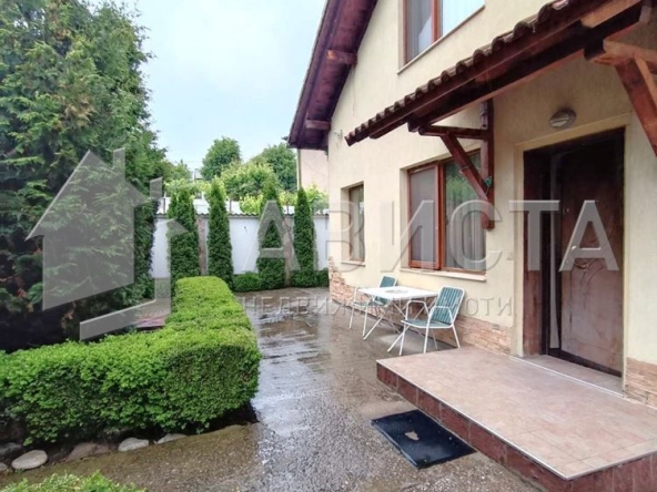 Къща в Божурище - 280 кв.м за 1654 €/кв.м - Снимка #1