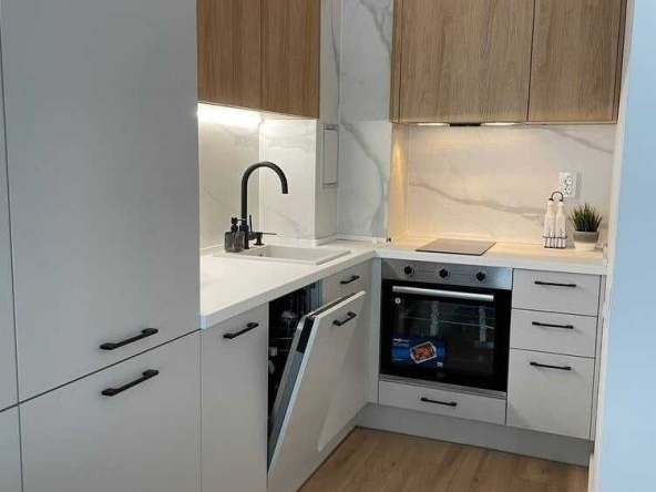 Дава се под наем Двустаен апартамент в София, Витоша - 65 кв.м за 484.5 € - Снимка #1