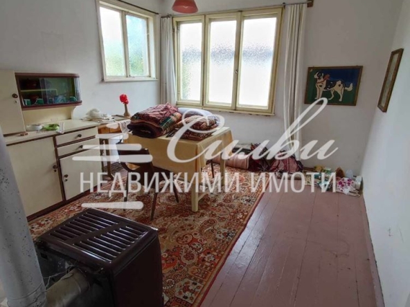 Етаж от къща в Шумен, Добруджански - 282 кв.м за 426 €/кв.м - Снимка #1