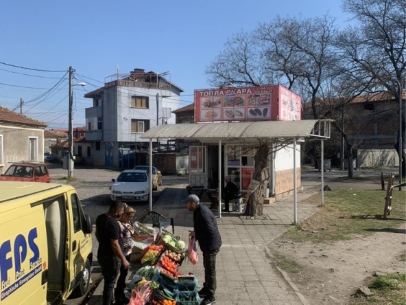 Дава се под наем Магазин в Бургас, Меден рудник - зона В - 82 кв.м за 357 € - Снимка #1