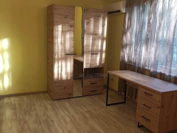 Дава се под наем Тристаен апартамент в Бургас, Център - 65 кв.м за 306 € - Снимка #1