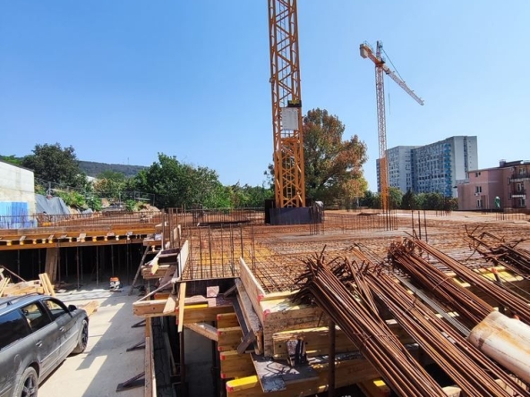 Четиристаен апартамент в Варна, Левски - 158 кв.м за 1833 €/кв.м - Снимка #1