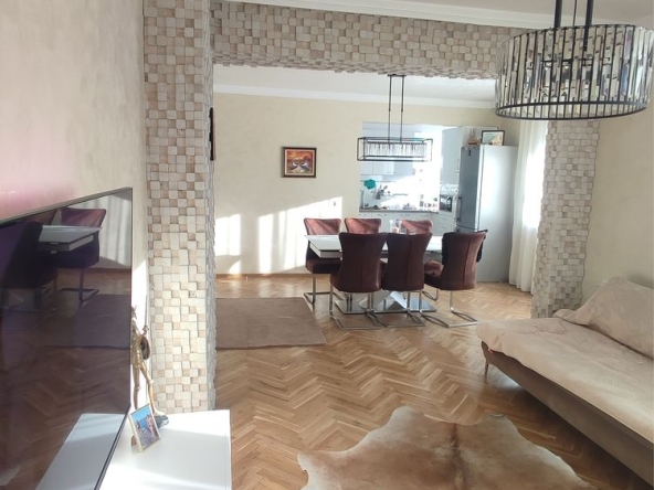 Тристаен апартамент в Хасково, Дружба 1 - 130 кв.м за 1500 €/кв.м - Снимка #1