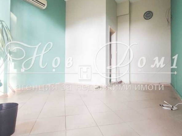 Дава се под наем Магазин в Варна, Колхозен пазар - 18 кв.м за 204 € - Снимка #1