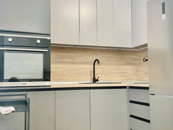 Тристаен апартамент в Бургас, Възраждане - 101 кв.м за 2525 €/кв.м - Снимка #1