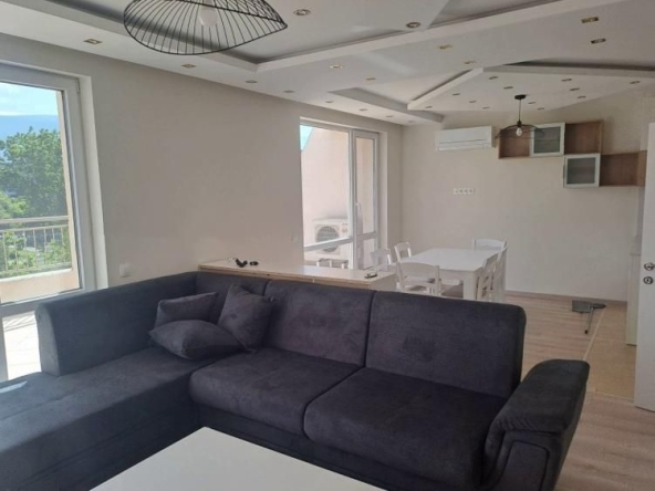 Дава се под наем Тристаен апартамент в София, Младост 2 - 112 кв.м за 1250 € - Снимка #1