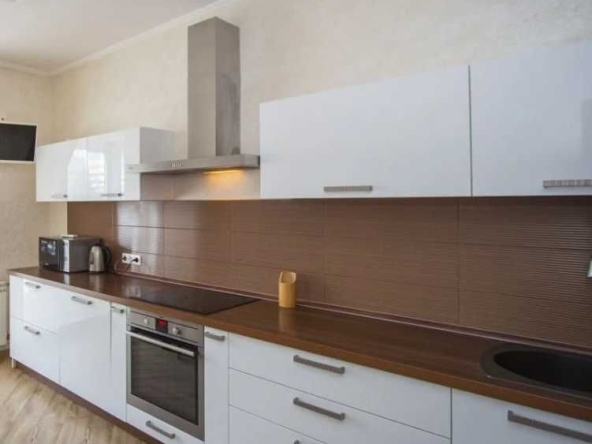 Дава се под наем Тристаен апартамент в Пловдив, Коматево - 90 кв.м за 255 € - Снимка #1