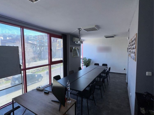 Дава се под наем Офис в Благоевград, Идеален център - 50 кв.м за 25.5 € - Снимка #1