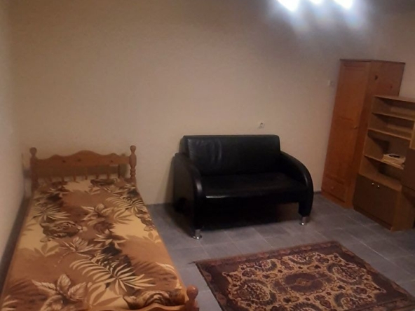 Двустаен апартамент в Бургас, Възраждане - 35 кв.м за 6 €/кв.м - Снимка #1