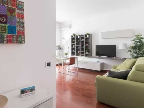 Дава се под наем Двустаен апартамент в Пловдив, Център - 42 кв.м за 153 € - Снимка #1