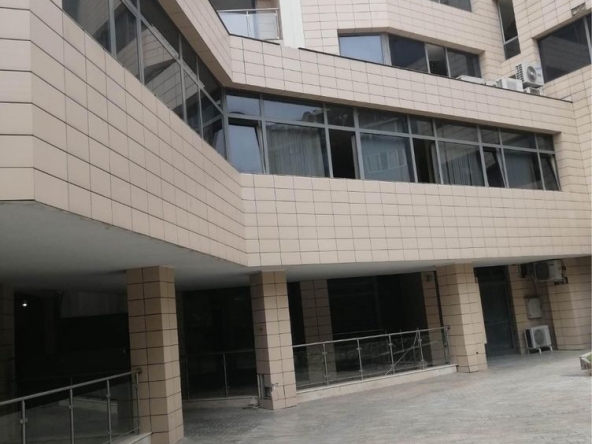 Дава се под наем Офис в Варна, Базар Левски - 168 кв.м за 856.8 € - Снимка #1