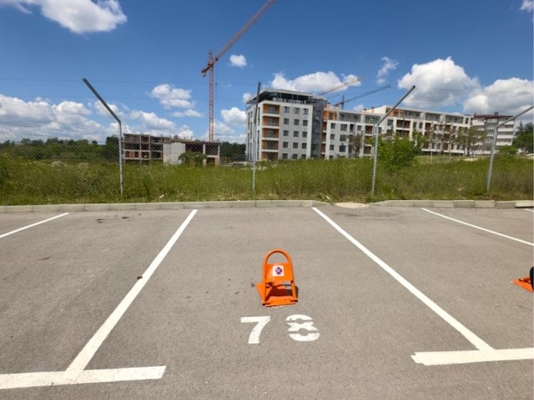 Дава се под наем Гараж / Паркомясто в Варна, Младост 2 - 12 кв.м за 51 € - Снимка #1