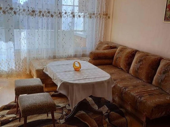 Дава се под наем Тристаен апартамент в Бургас, Изгрев - 65 кв.м за 357 € - Снимка #1