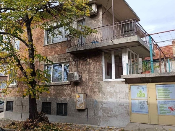 Етаж от къща в Ямбол, Васил Левски - 155 кв.м за 1053 €/кв.м - Снимка #1