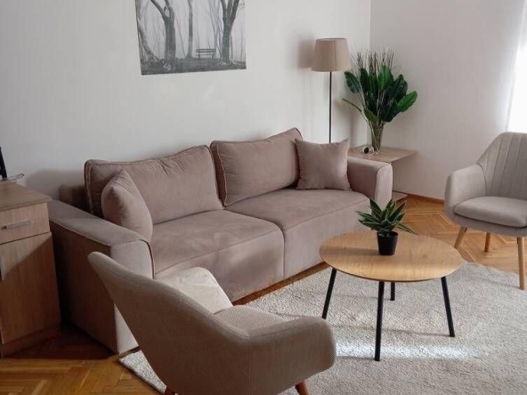 Дава се под наем Двустаен апартамент в София, Център - 60 кв.м за 846.6 € - Снимка #1