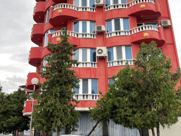 Дава се под наем Двустаен апартамент в Пловдив, Кършияка - 50 кв.м за 408 € - Снимка #1