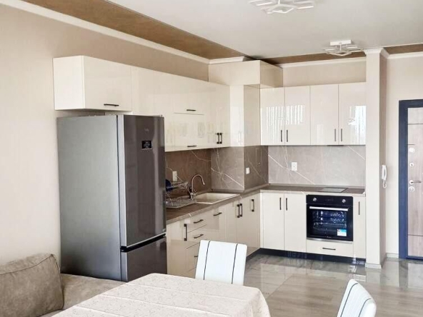 Дава се под наем Тристаен апартамент в Бургас, Изгрев - 85 кв.м за 816 € - Снимка #1