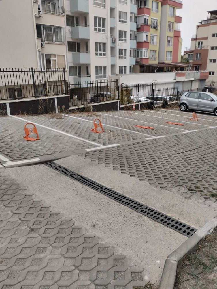 Гараж / Паркомясто в Бургас, Изгрев - 30 кв.м за 1334 €/кв.м - Снимка #1