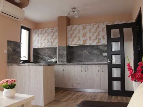 Дава се под наем Двустаен апартамент в Пловдив, Остромила - 65 кв.м за 219.3 € - Снимка #1